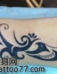 美女腿部潮流的图腾纹身图片