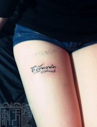 潮流性感的美女腿部字母纹身图片