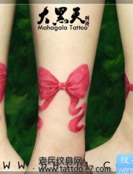 女孩子腿部好看的蝴蝶结纹身图片