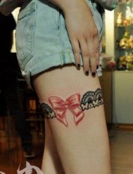 女孩子腿部潮流性感的蝴蝶结蕾丝纹身图片