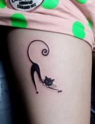 女孩子腿部流行可爱的图腾猫咪纹身图片