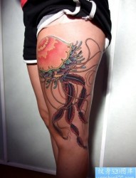 女人腿部唯美好看的水母纹身图片
