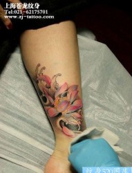 美女腿部精美漂亮流行的莲花纹身图片