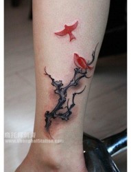 腿部潮流流行树枝与小鸟纹身图片