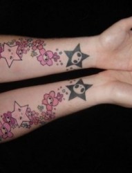 女性手臂一串星星刺青