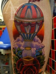 腿部经典帅气的热气球纹身图片