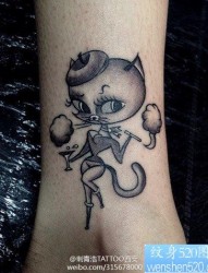 女人腿部可爱时尚的猫咪纹身图片