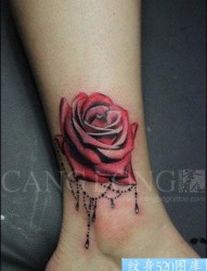 女人腿部漂亮精美的欧美彩色玫瑰花纹身图片