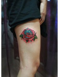 美女腿部潮流精美的彩色玫瑰花纹身图片