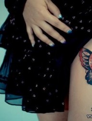 美女腿部好看经典的蝴蝶纹身图片