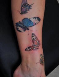 小腿上一群漂亮的蝴蝶纹身图片