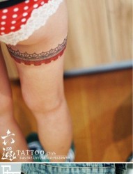 美女腿部漂亮精美的蕾丝纹身图片