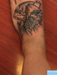 一幅脚背死神纹身图片由纹身520图库推荐