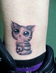 纹身520图库推荐一幅脚踝小清新小猫纹身图片
