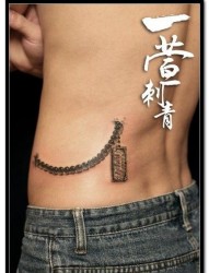 腰部唯美潮流的链条纹身图片