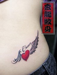 女孩子腰部好看的爱心翅膀纹身图片