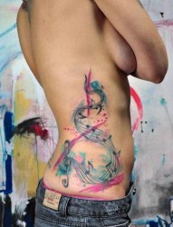 美女腰部唯美潮流的音符纹身图片