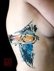 女性腰部抽象的小鸟纹身