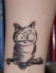 手臂纹身图片：手臂简洁猫头鹰纹身图片纹身作品