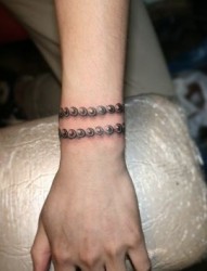手腕流行的手链纹身图片