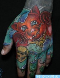 手背一幅好看的招财猫纹身图片