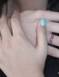美女手指一幅罗马数字纹身图片