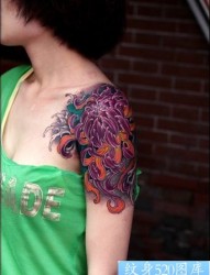手臂纹身图片：经典美女手臂华丽菊花纹身图片作品