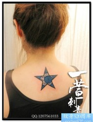 五角星月亮纹身图片：背部五角星月亮纹身图片纹身作品