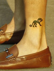 女性脚踝部漂亮的小猴纹