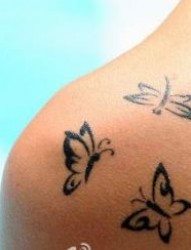 肩部纹身图片：肩部图腾小蝴蝶纹身图片纹身作品
