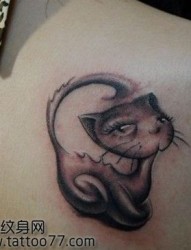 美女肩部超可爱的猫咪纹身图片