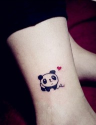 女性脚部彩色熊猫可爱刺