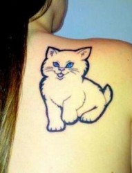 女孩子肩背好看的图腾猫咪纹身图片