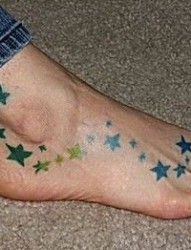 脚背五角星纹身图片