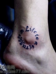 脚部唯美潮流的字母纹身图片
