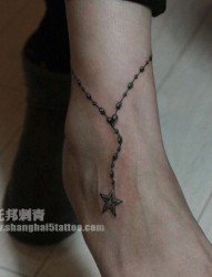 女孩子喜欢的五角星脚链纹身图片