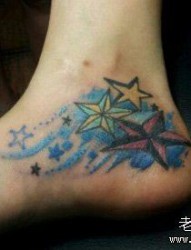 女孩子脚部好看的五芒星与五角星纹身图片