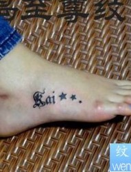 美女脚部唯美的字母五角星纹身图片