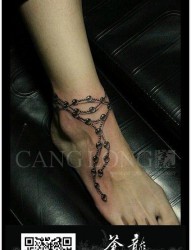 女人脚腕精美流行的脚链纹身图片