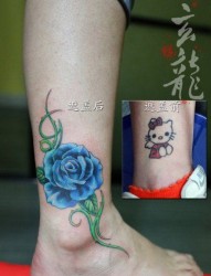 女性脚踝处经典唯美的彩色玫瑰花纹身图片
