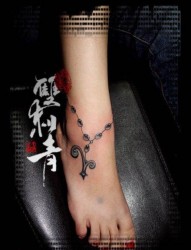 女人脚腕时尚精美的星座脚链纹身图片