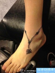 女人脚腕潮流流行的脚链纹身图片