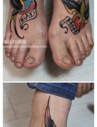女人脚背唯美时尚的小燕子纹身图片