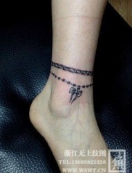女人脚腕潮流的蝴蝶结脚链纹身图片