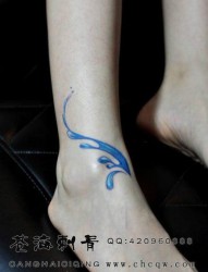 女人脚腕时尚好看的浪花水滴纹身图片
