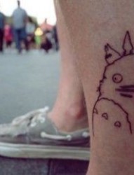 小腿龙猫纹身图片