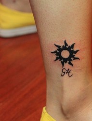纹身520图库推荐一幅脚踝图腾太阳纹身图片