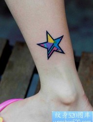 一幅脚踝彩色五角星纹身图片