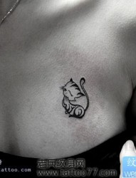 美女胸部可爱的图腾猫咪纹身图片