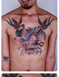 前胸超帅很酷的一幅心脏纹身图片